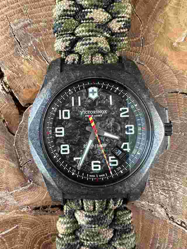 Victorinox Swiss Army I.N.O.X. Carbon Limited Edition Full set (241858.1) first owner. Incl. new yellow paracord.