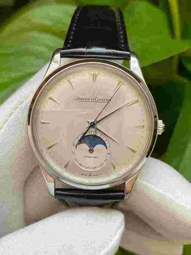 Jaeger-LeCoultre Master Ultra Thin Moon
                           
                                 Q1368420