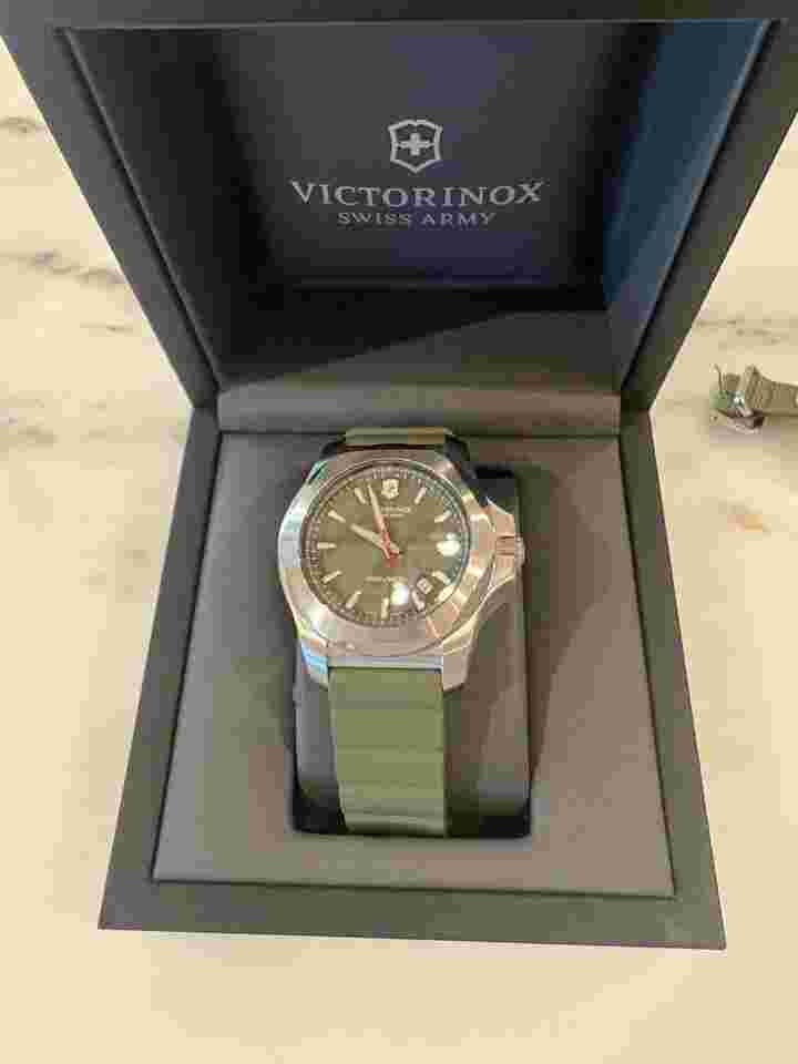 Victorinox Swiss Army I.N.O.X. 241683.1