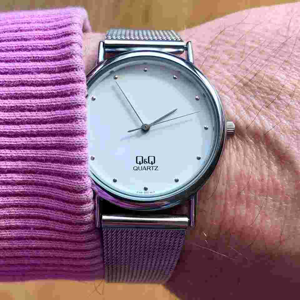 Q&Q - JAPAN quartz / MILK dial / 35x41mm case / CLASSIC minimalism MEN (unisex) style / TOP condition / Keeps GOOD TIME / NEW battery BRACELET + NEW strap