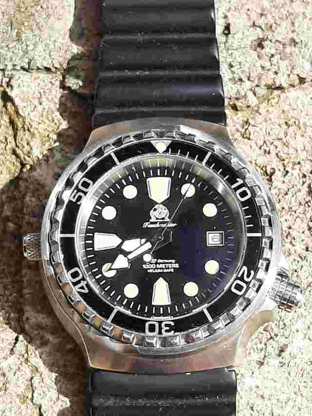 Tauchmeister . Diver 1000m - Sub Immersion Scuba Diving 