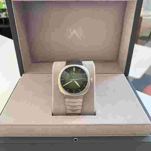 H.Moser & Cie.
                           
                                 Streamliner Centre Seconds Matrix Green