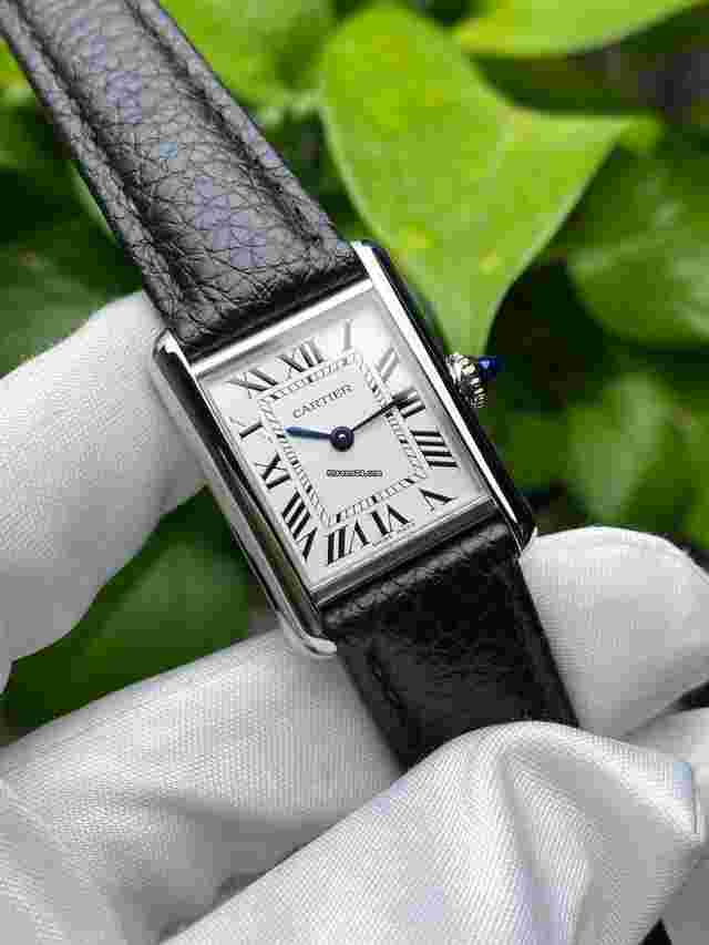 Cartier Tank
                           
                                 Must Small Quartz Watch