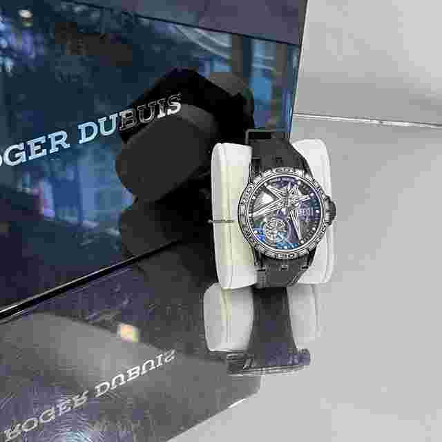 Roger Dubuis
                           
                                 RDDBEX0815