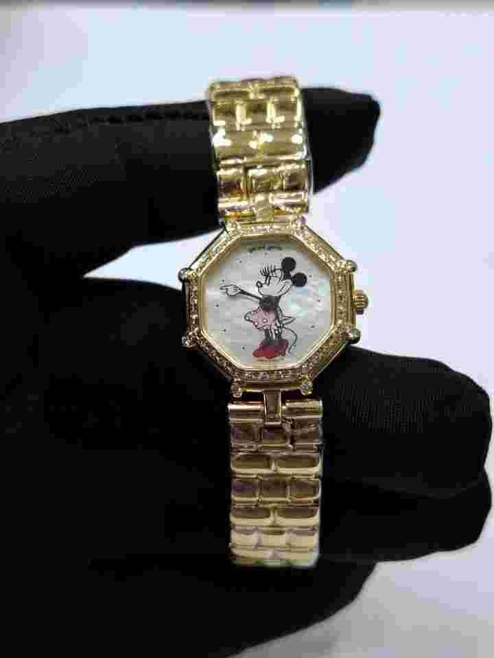 Gérald Genta Vintage minnie mouse mother of pearl dial