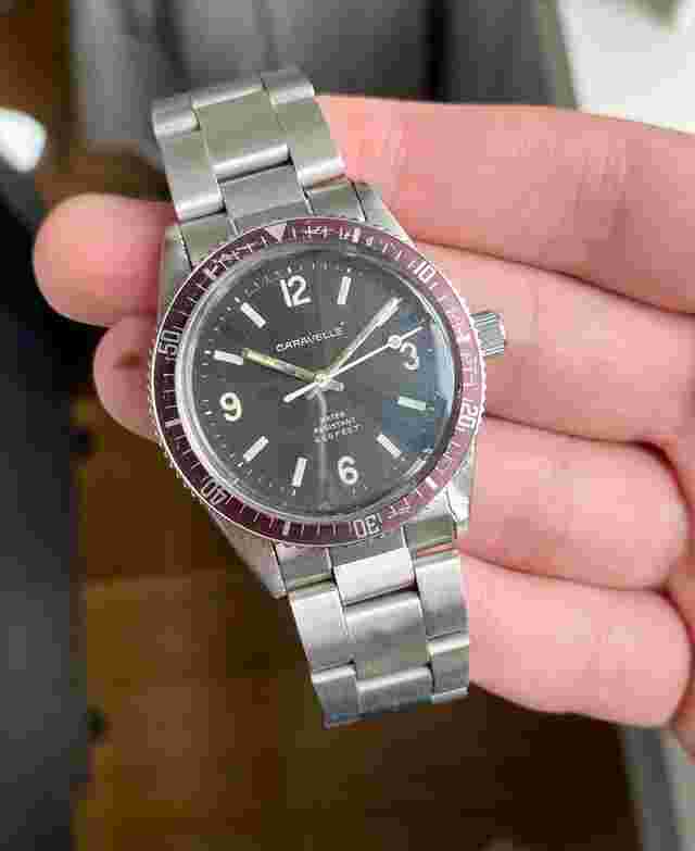 Vintage Caravelle Sea Hunter Manual Wind 666 Diver Black Dial Maroon Bezel Watch