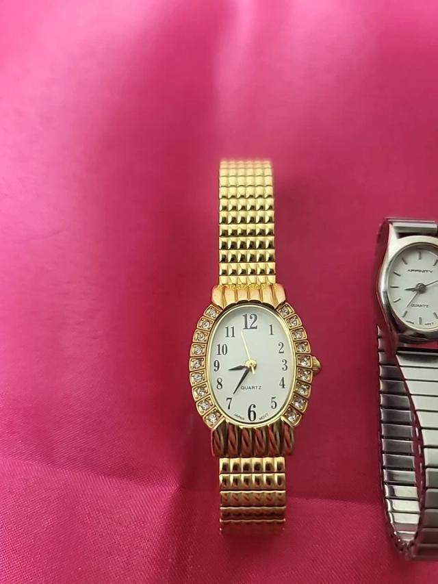 Lot of 4 Womens Watches Elastic Bands (Works)  Japan Movt
