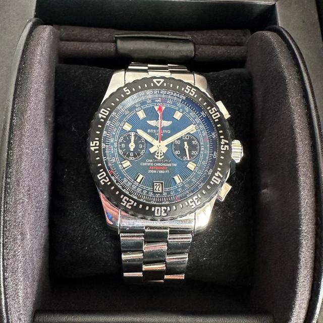 Breitling Skyracer
                           
                                 Raven (Special Edition)