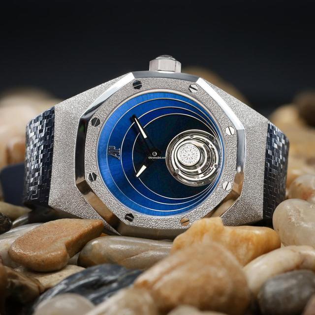 Audemars Piguet Royal Oak Concept
                           
                                 Frosted Gold Flying Tourbillon