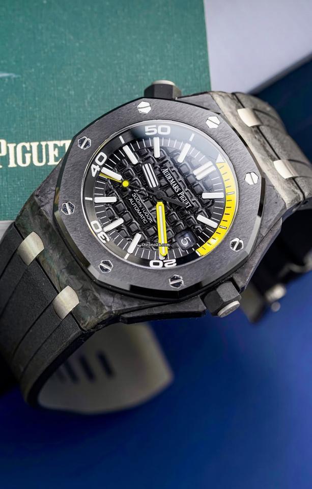Audemars Piguet Royal Oak Offshore Diver
                           
                                 Yellow Forged Carbon Ceramic