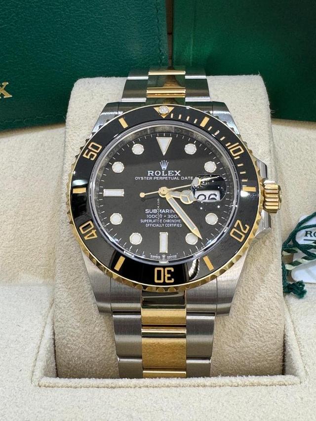 Rolex Submariner Date
                           
                                 126613LN