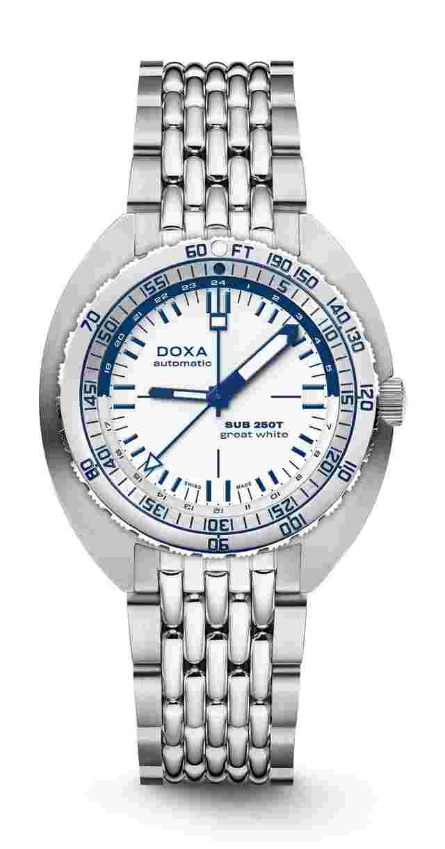 Doxa
SUB 250T GMT “Great White” Topper Edition