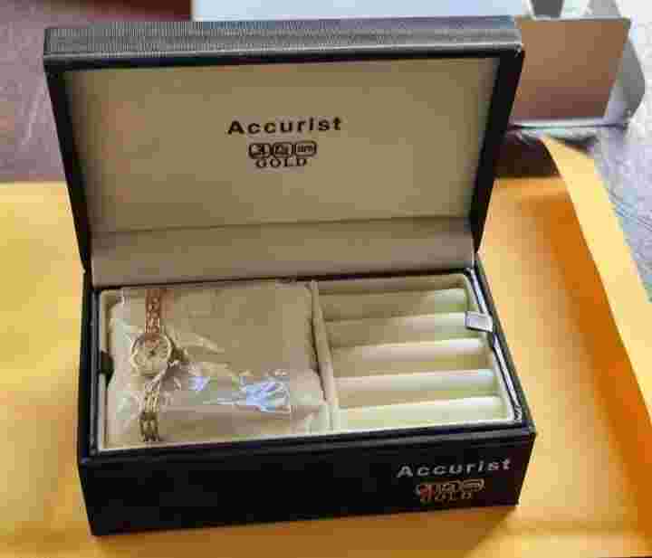 9ct Gold Ladies Accurist Wristwatch *BRAND NEW*