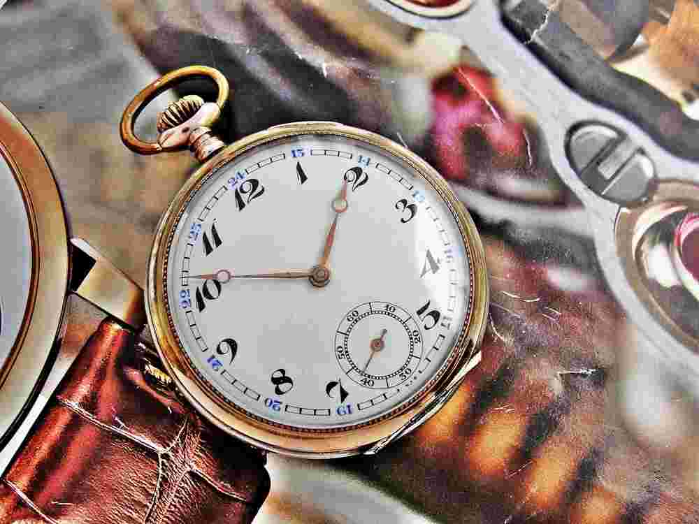 Beautiful Damas silver pocket watch from the 1920s.