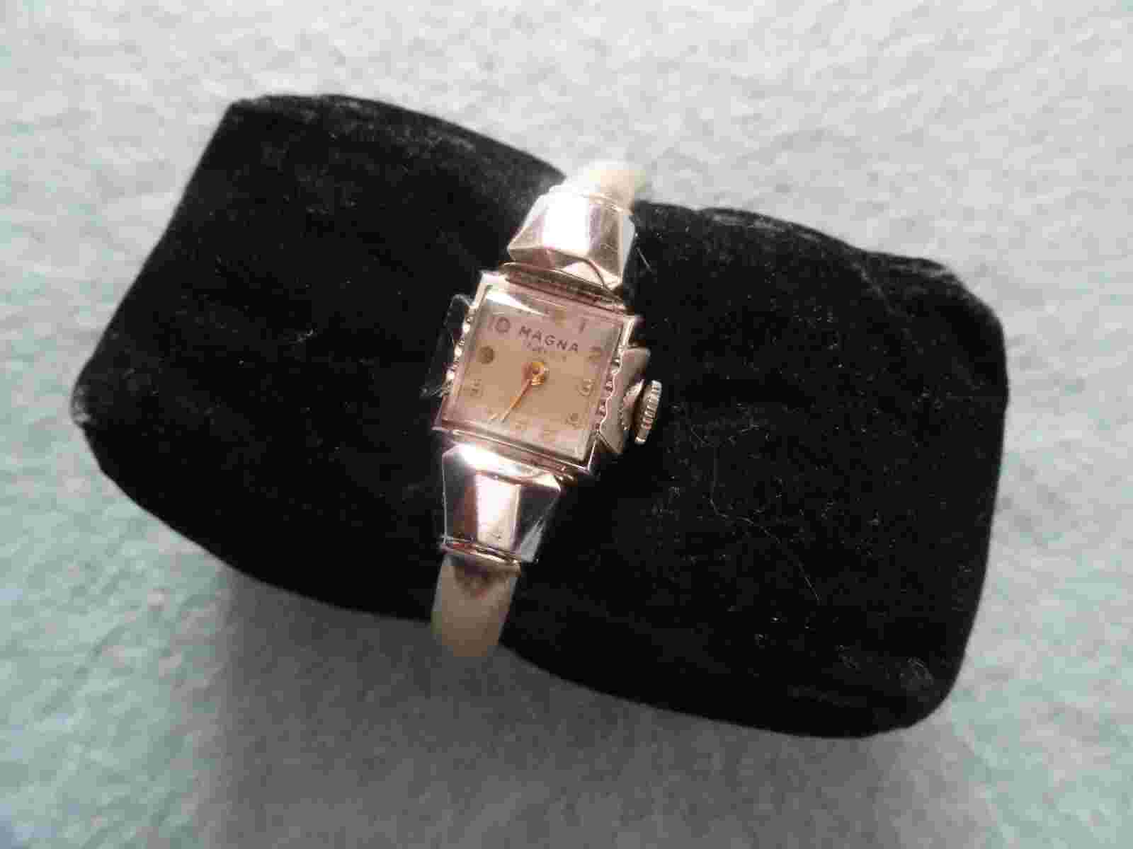 Vintage Swiss Made Magna 17 Jewels Mechanical Wind Up Ladies Watch