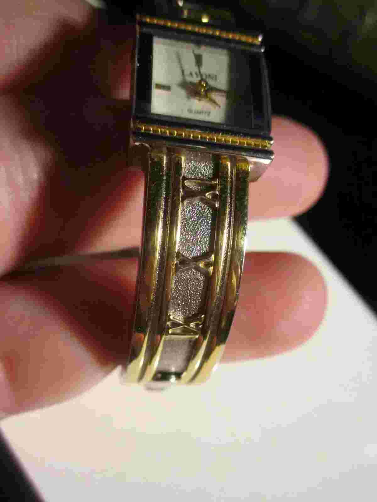 VINTAGE LAVONI WATCH ROMAN NUMERALS ON BAND - FITS TO 7" WRIST - AG