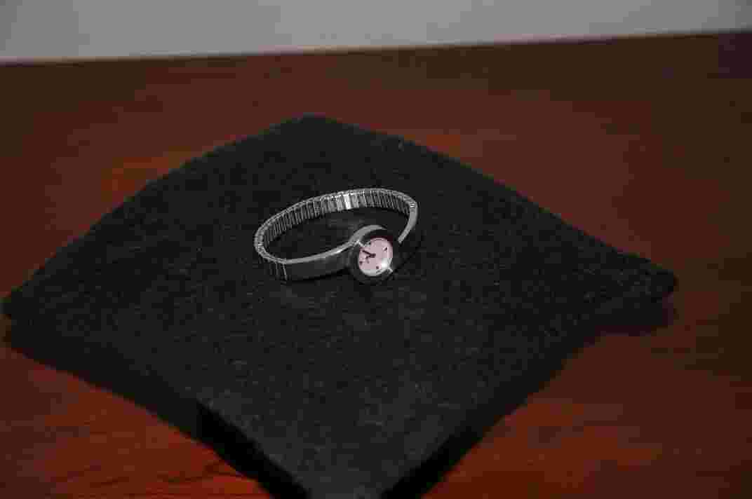 Pre-owned Esprit ladies watch in good working condition with new quartz battery