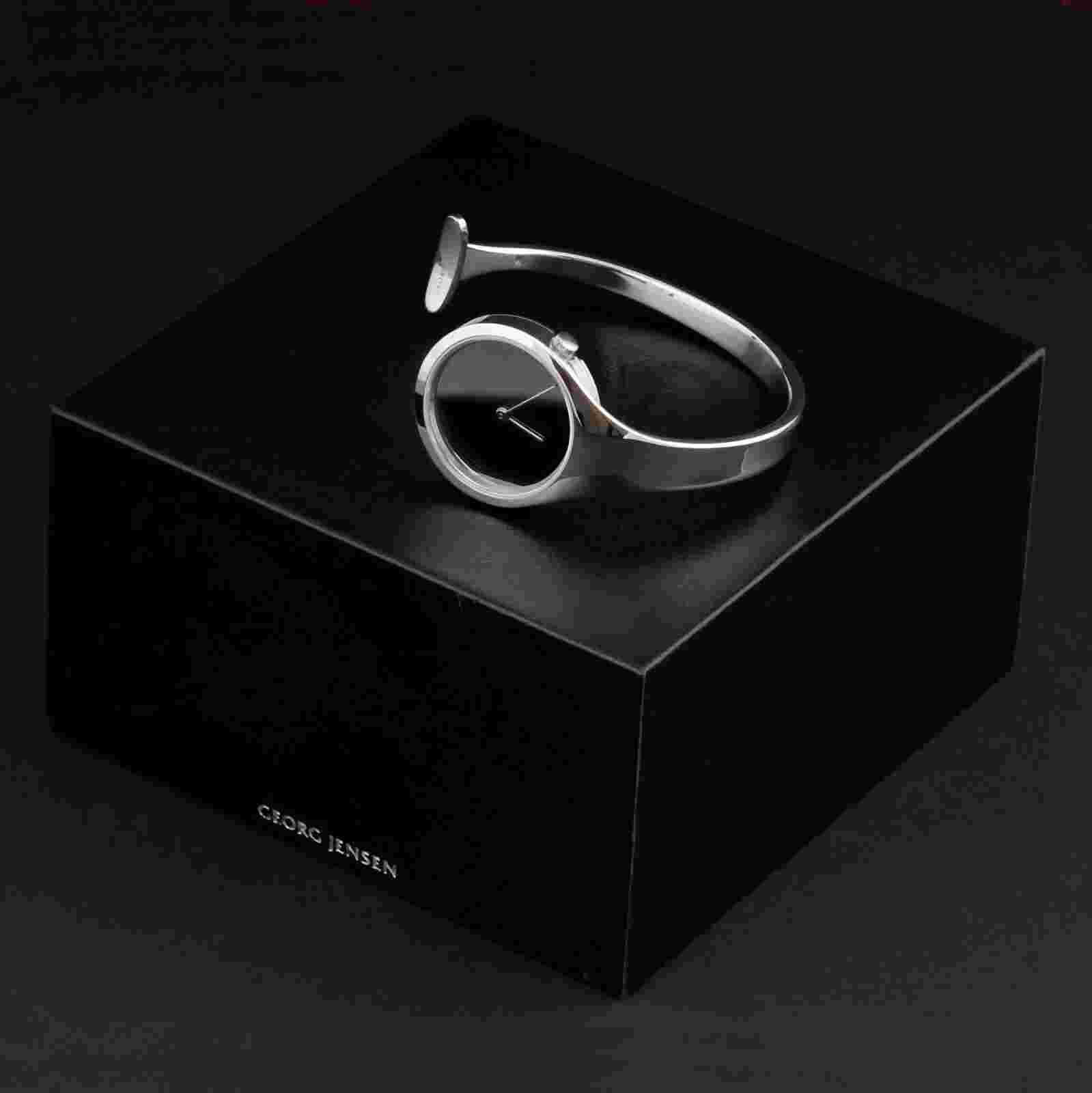 Georg Jensen Bangle Watch # 336, Mirror. Ladies. Vivianna Torun Bülow-Hübe.