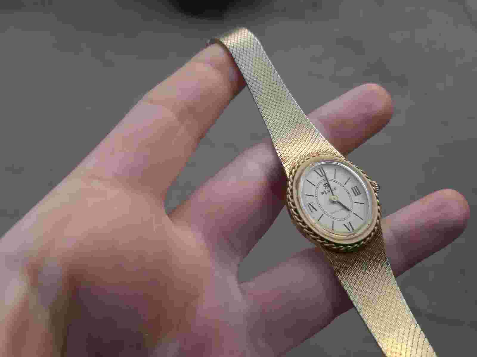 Vintage ladies Revue quartz, gold-plated, excellent