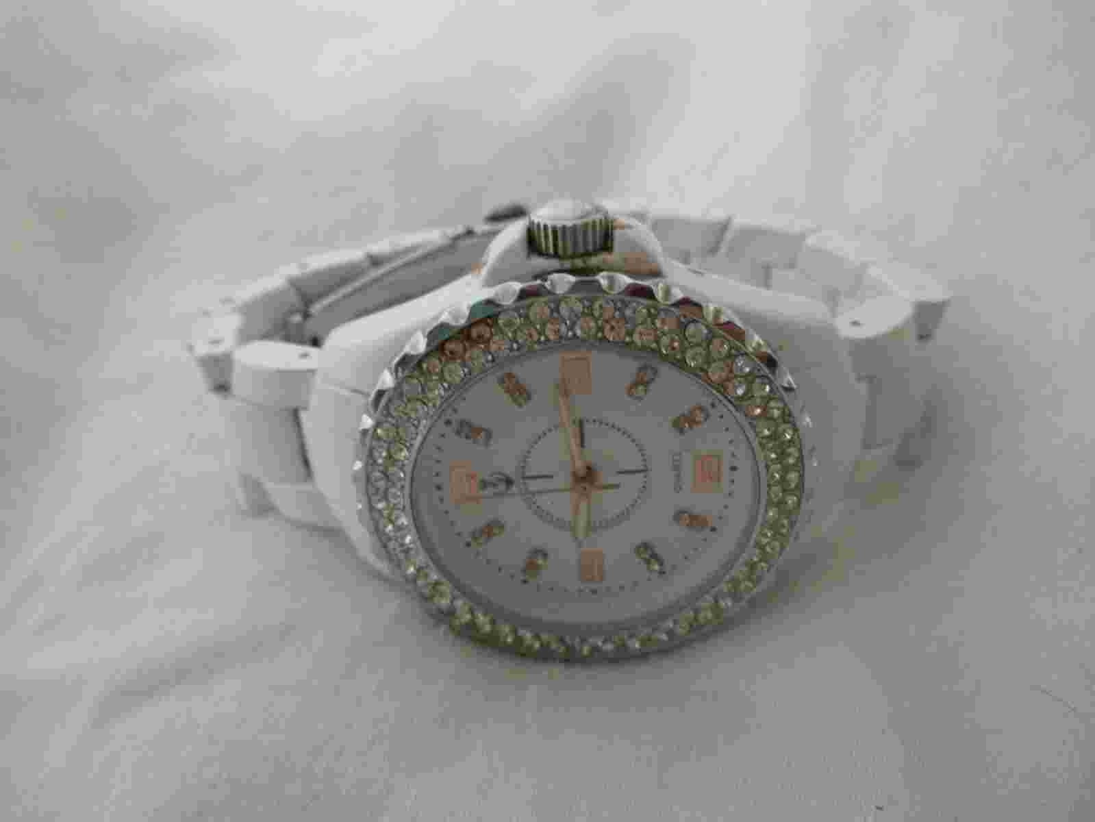 Premier Designs White & Silver Toned STYLISH Link Band Wristwatch