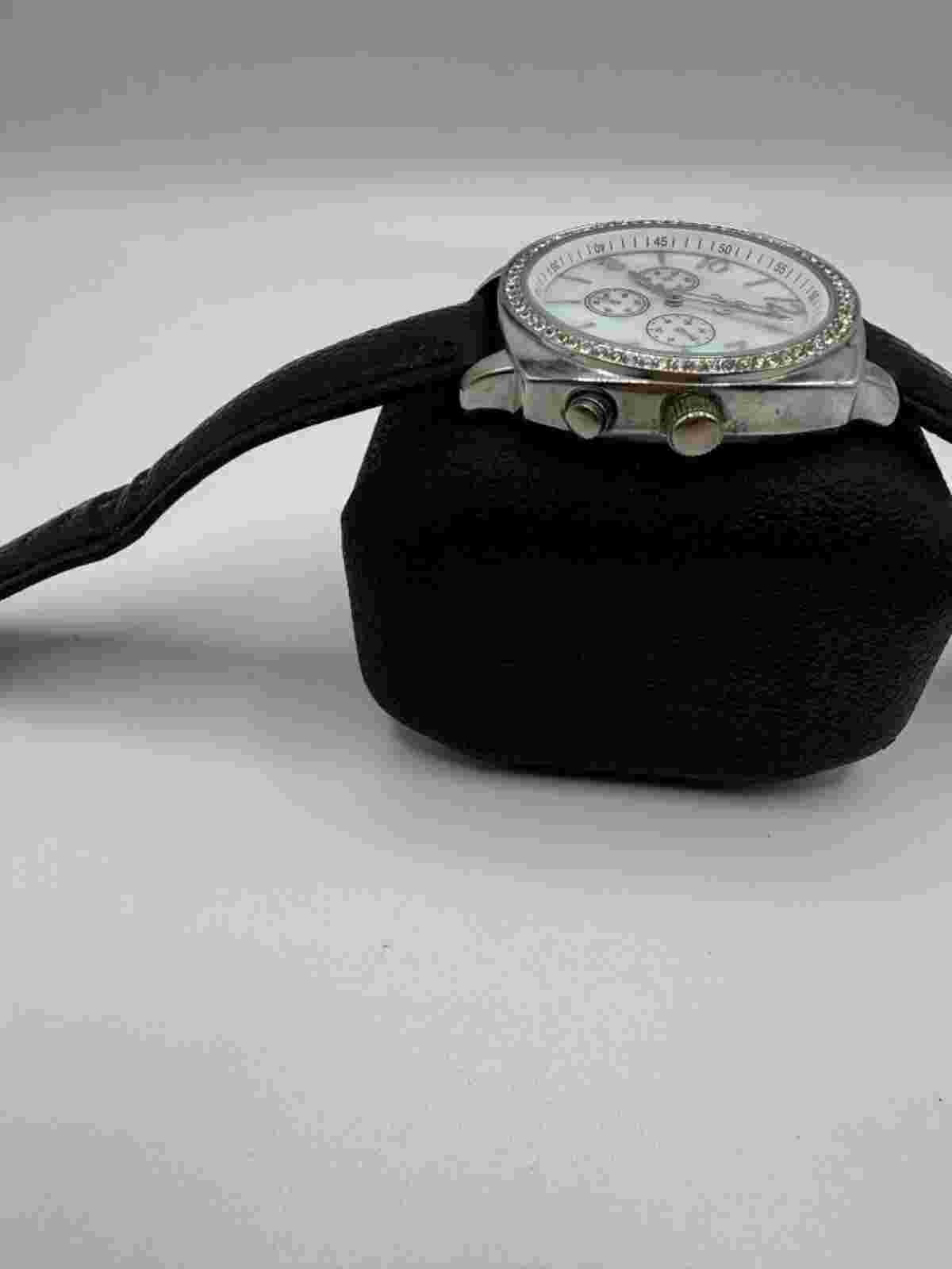 Womens JS watch with Rinestones amd mother of pear look face new battery!