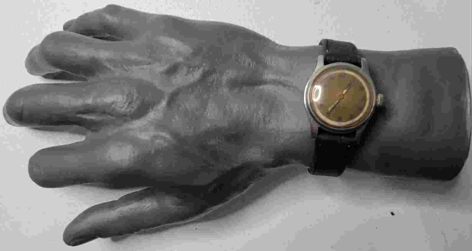 WWII Record Geneve Military 26mm Swiss 16 Jewels Manual Men's Watch