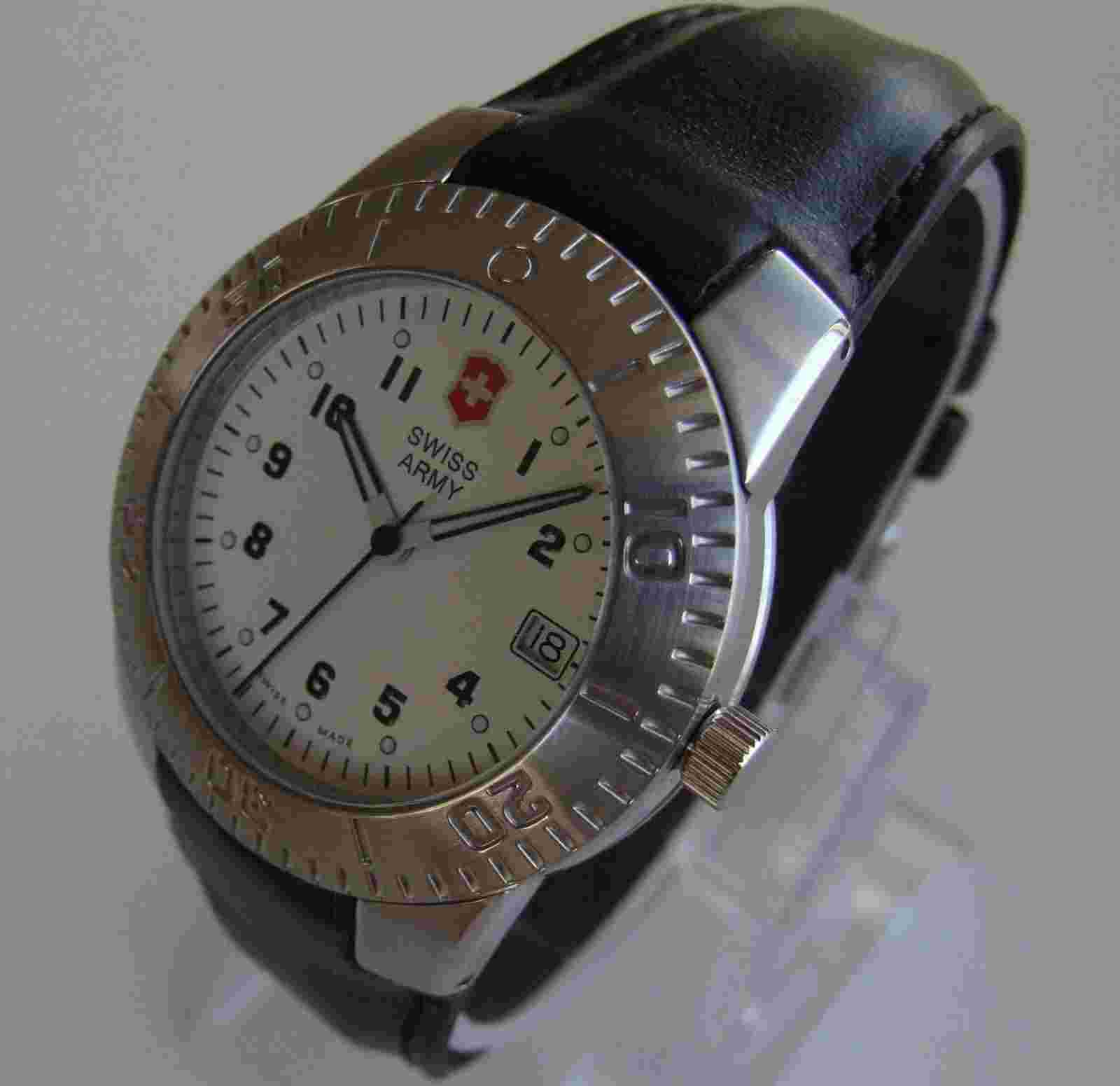 SWISS ARMY~Men PEAK Watch~Rare RATCHET BEZEL~White Dial~LEATHER Straps~Beautiful