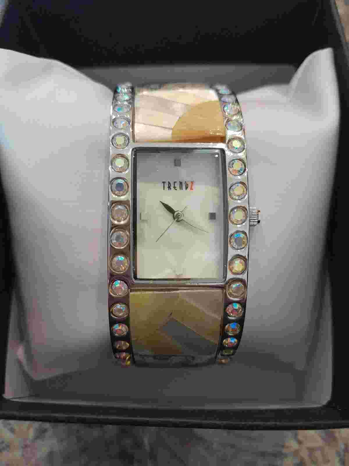 Trendz NIB Women's Watch Mother Of Pearl & Rhinestone Hinged Cuff Bracelet NOB