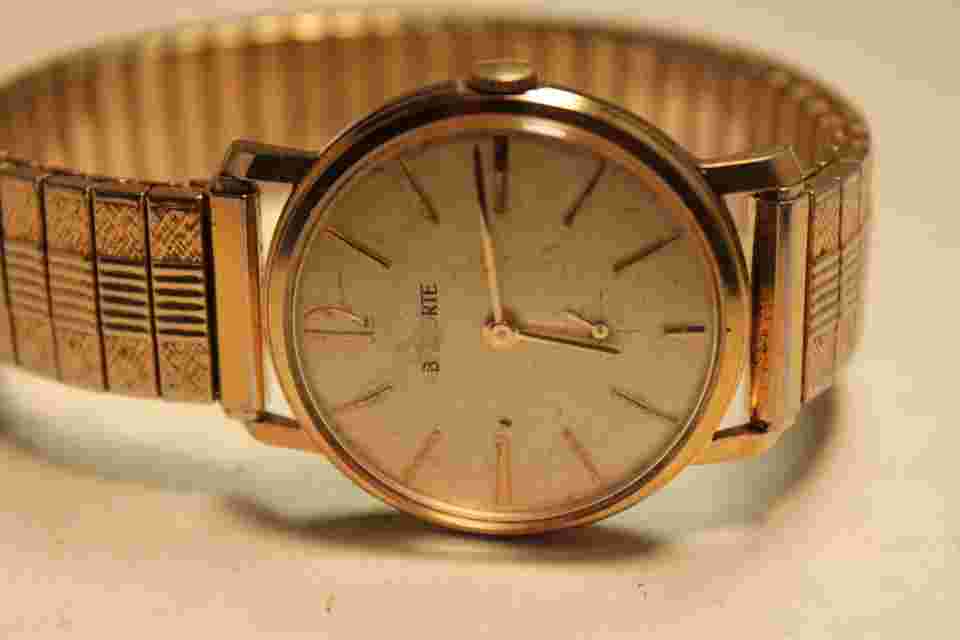 VINTAGE BELFORTE  17 JEWELS MEN'S WRIST WATCH RUNING