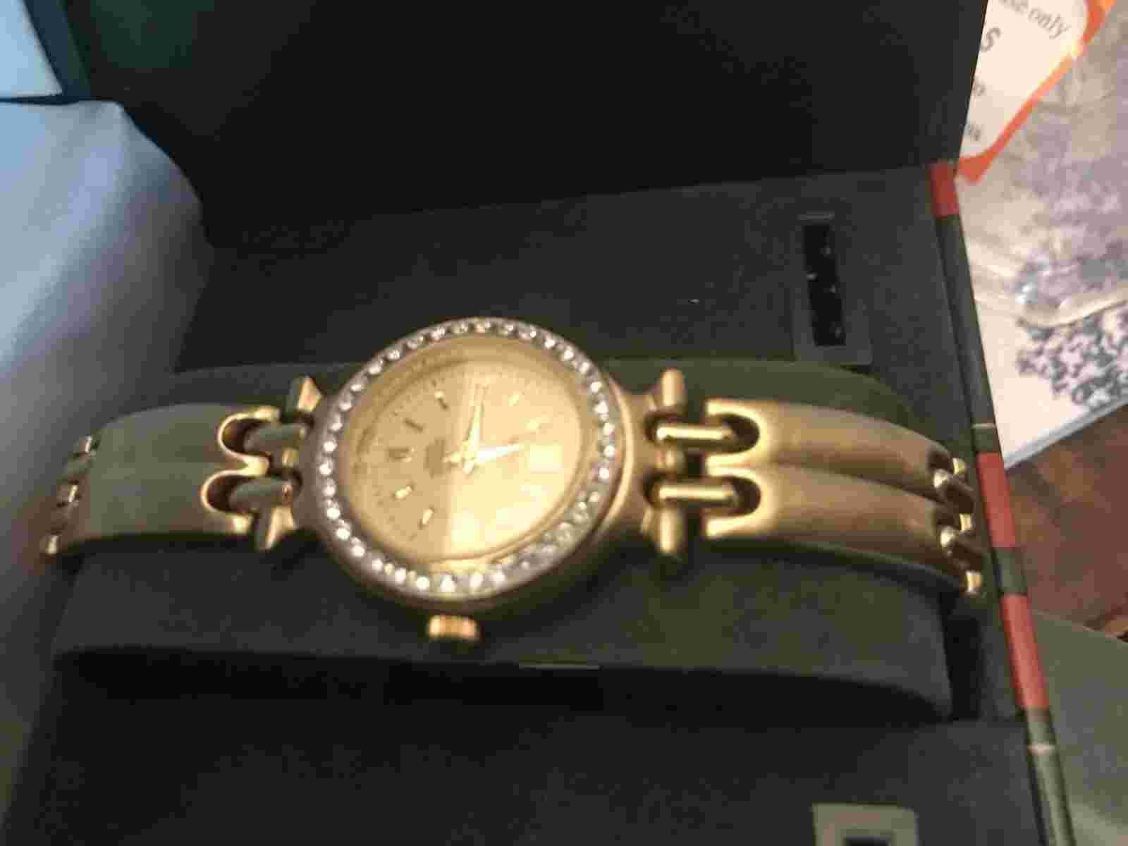 Designed by Paolo GUCCI Womens Watch - In Original Box Gold Tone Untested READ
