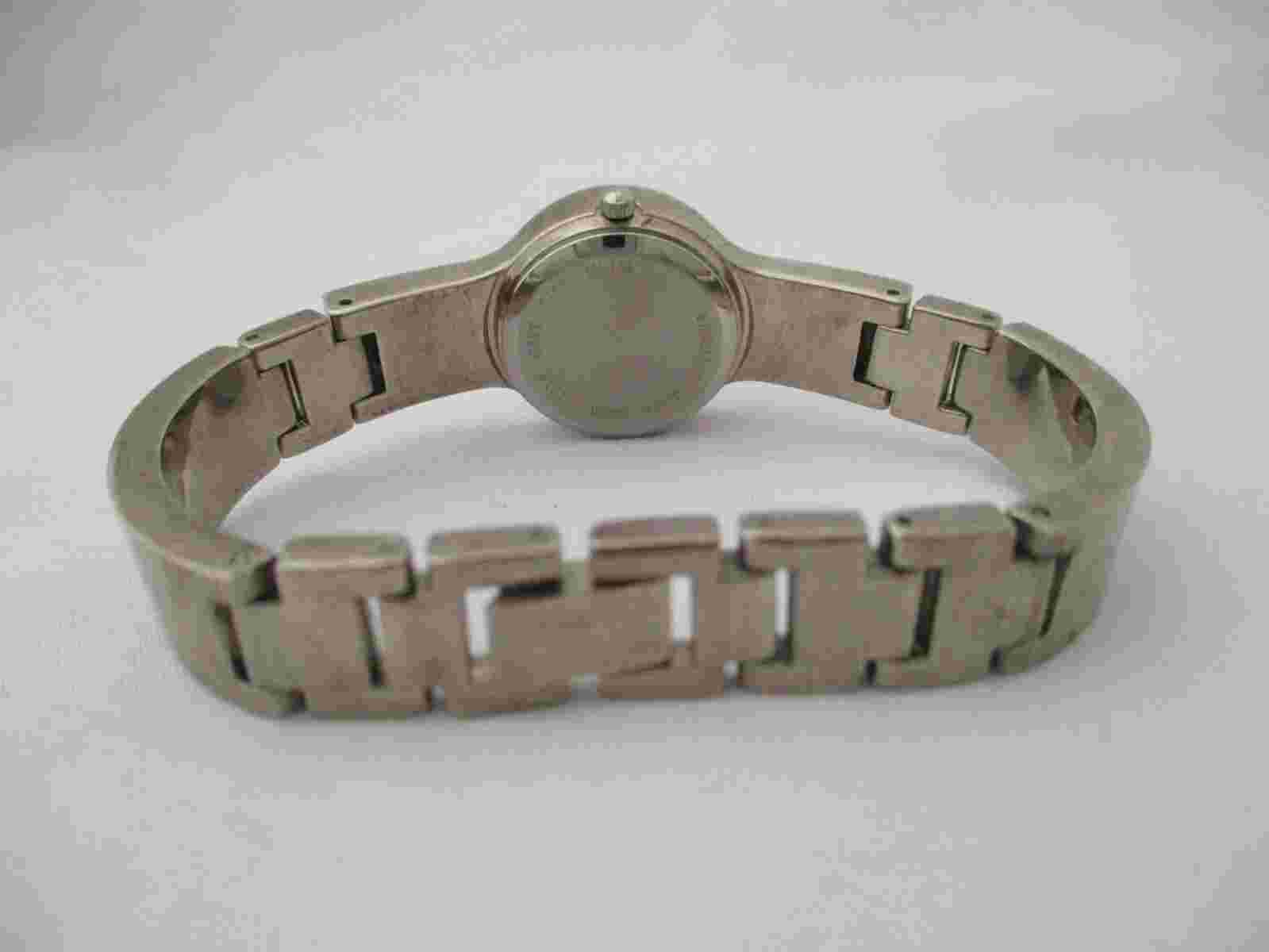 Lavoni Women's Analog Watch Silver Toned Bracelet Band Green Face *Working*