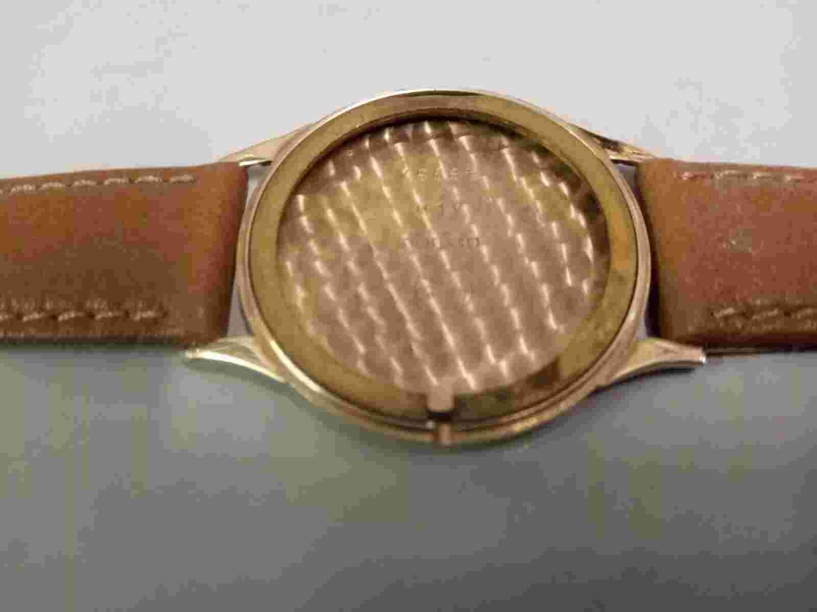 Gent's Accurist 9 carat gold mechanical strap watch on a leather strap.