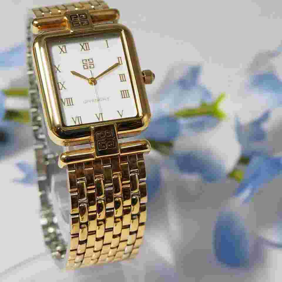 GIVENCHY White and Gold Watch Working AM105