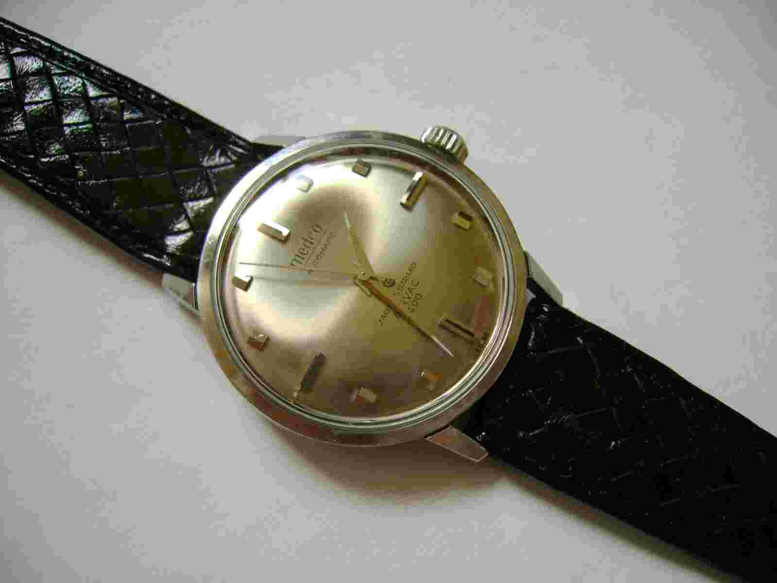 VINTAGE  AUTOMATIC MEDCO JAQUET GIRARD,RUN GREAT