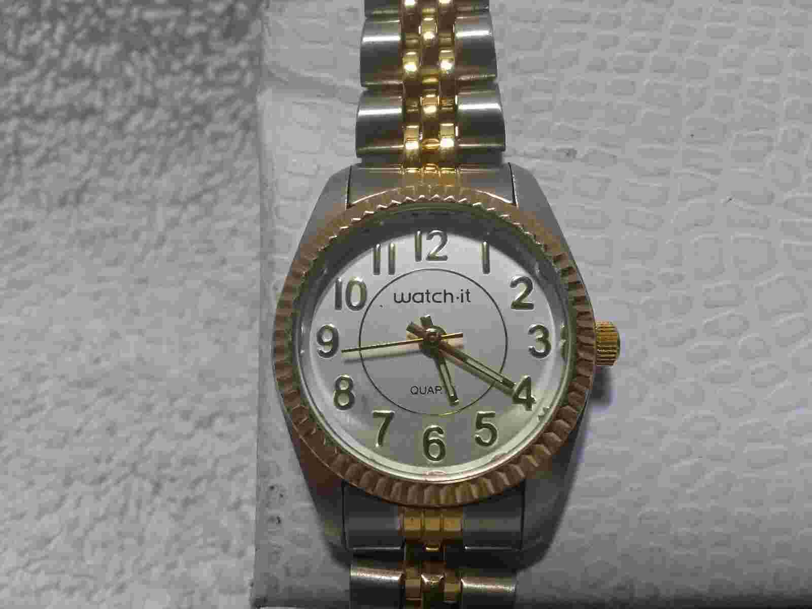 Watch It Quartz Watch Women Silver Gold Bracelet Band  New Bat Works Great