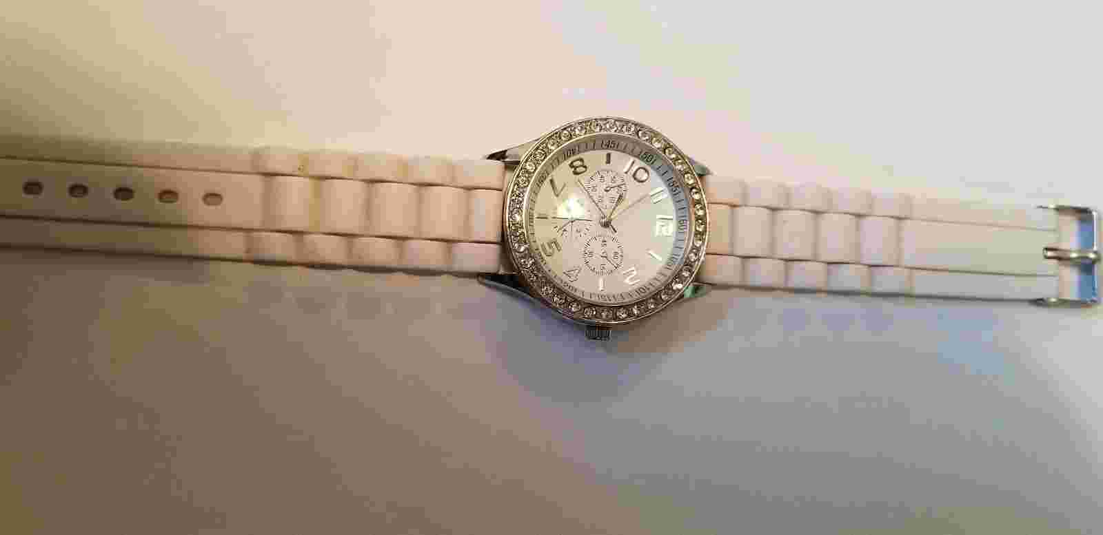 Women's Darice Brand Rubber Strap Watch. O27