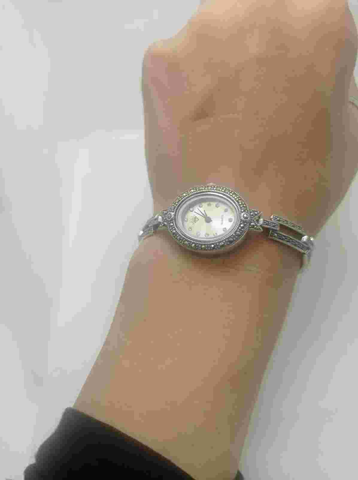 A women's watch made of 925 silver, weighing 30.00, very beautiful to wear