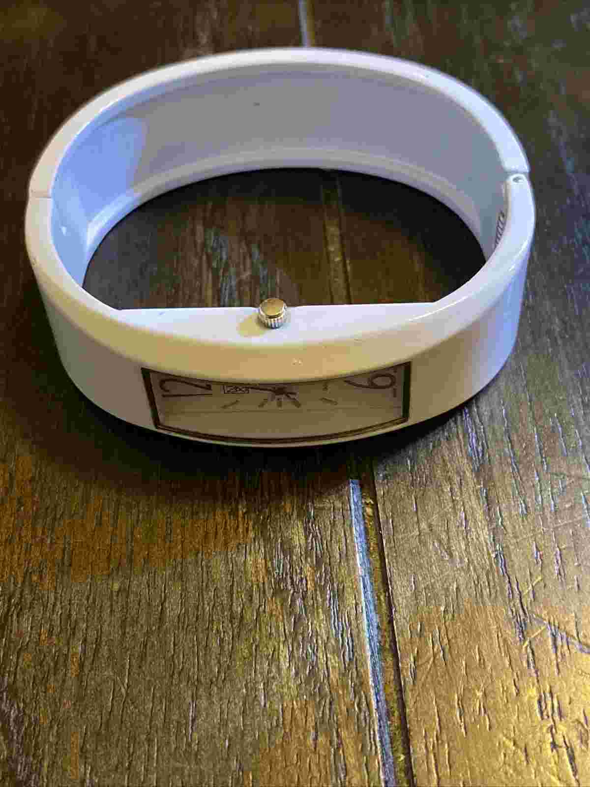 NY&C watch woman’s