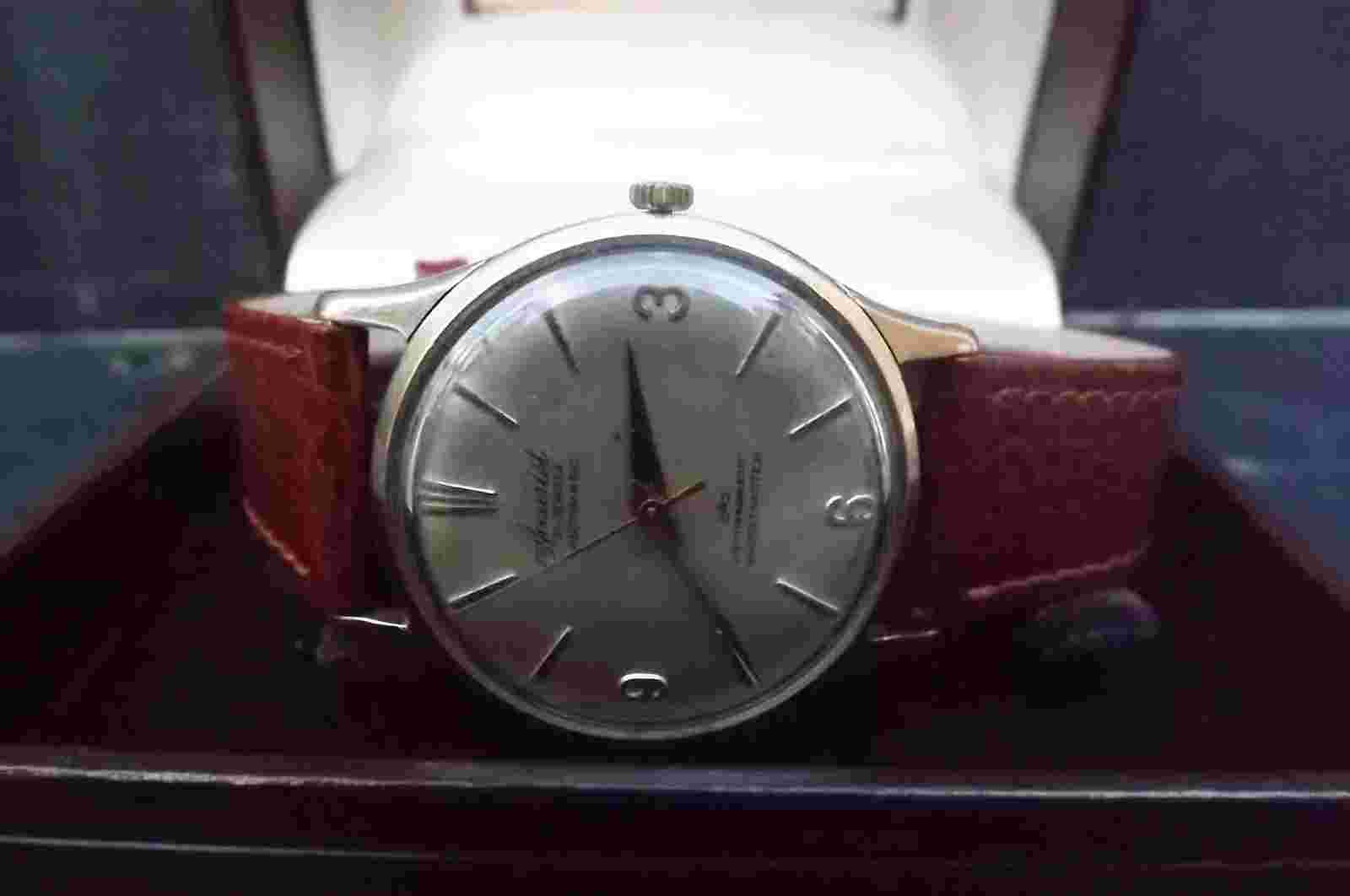 9ct Gold automatic vintage accurist mans wristwatch