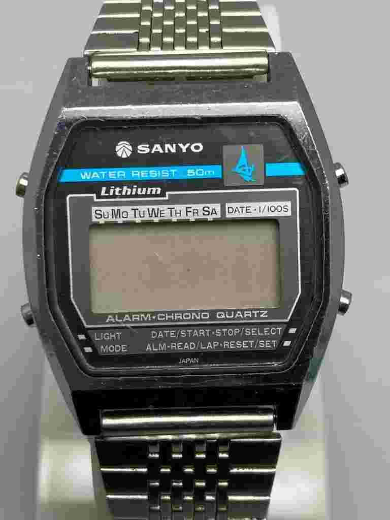 VINTAGE SANYO DIGITAL CHRONOGRAPH MEN'S WATCH USED AS A PARTS NOT WORKING