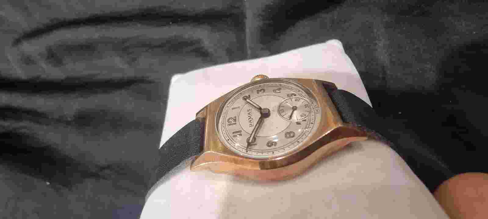 DAMAS 9ct gold watch -Split Second Hand - 26mm -1940