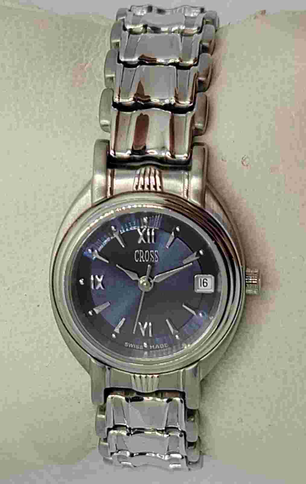 Unisex Cross Round Blue Dial Silver Tone Case Bracelet Band Watch LW10F 02