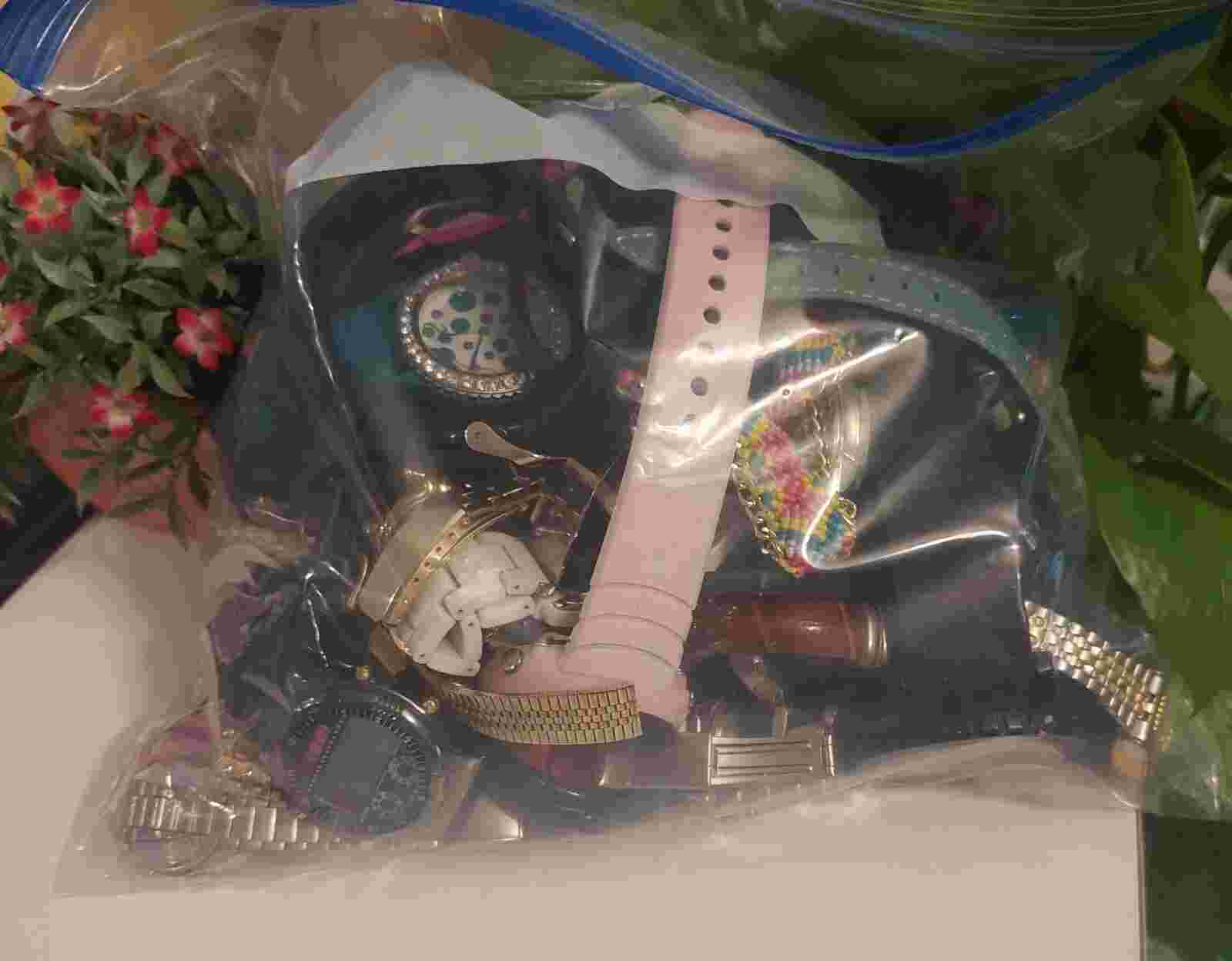 4.8 Lbs Of Fashion Watches For Women Pasnew,  Relic  ,Cherokee ,timex