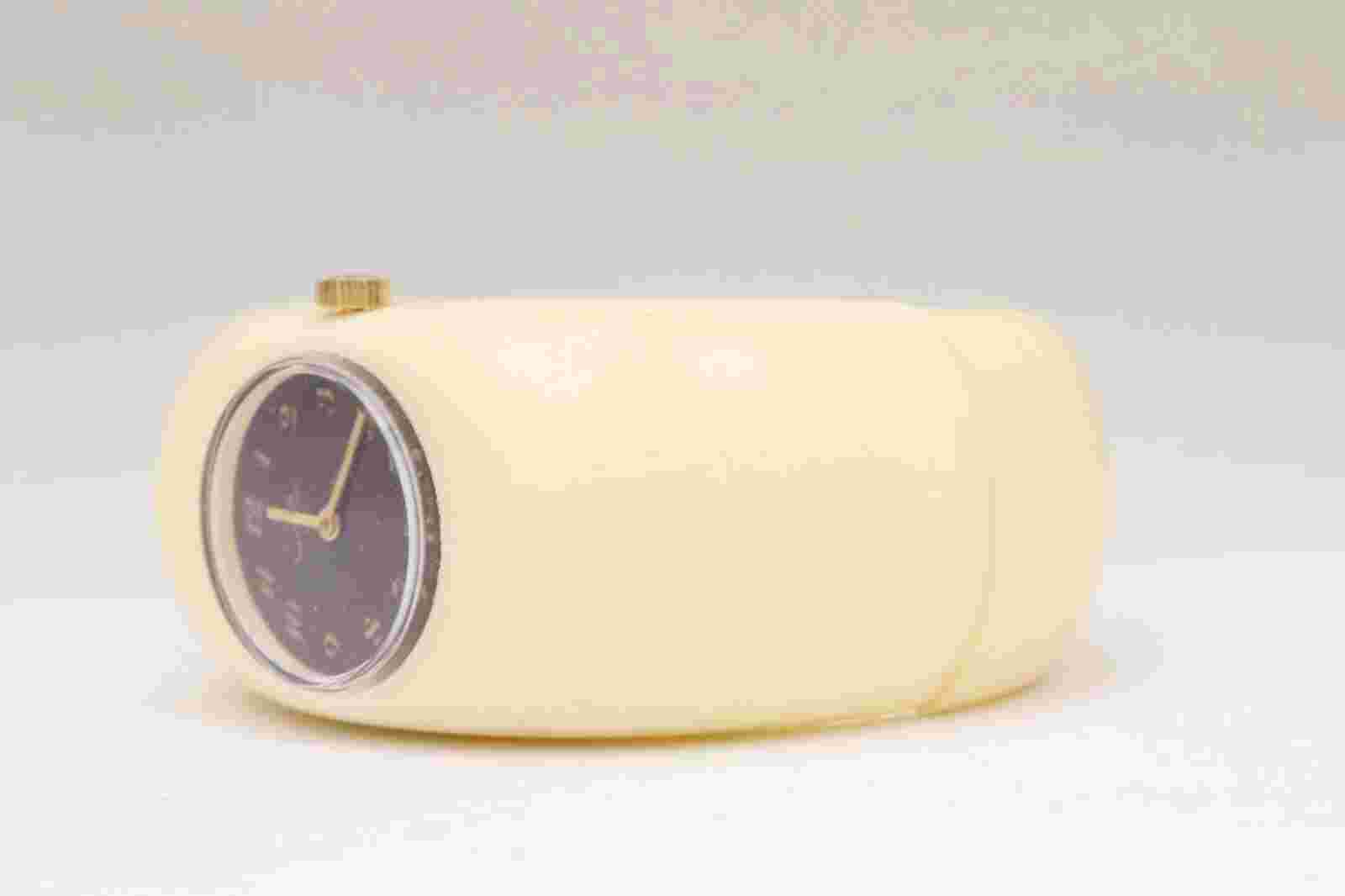 VTG Chateau Swiss Made Polystyrene Wind Up Womens Watch Chunky Winds But no Tick