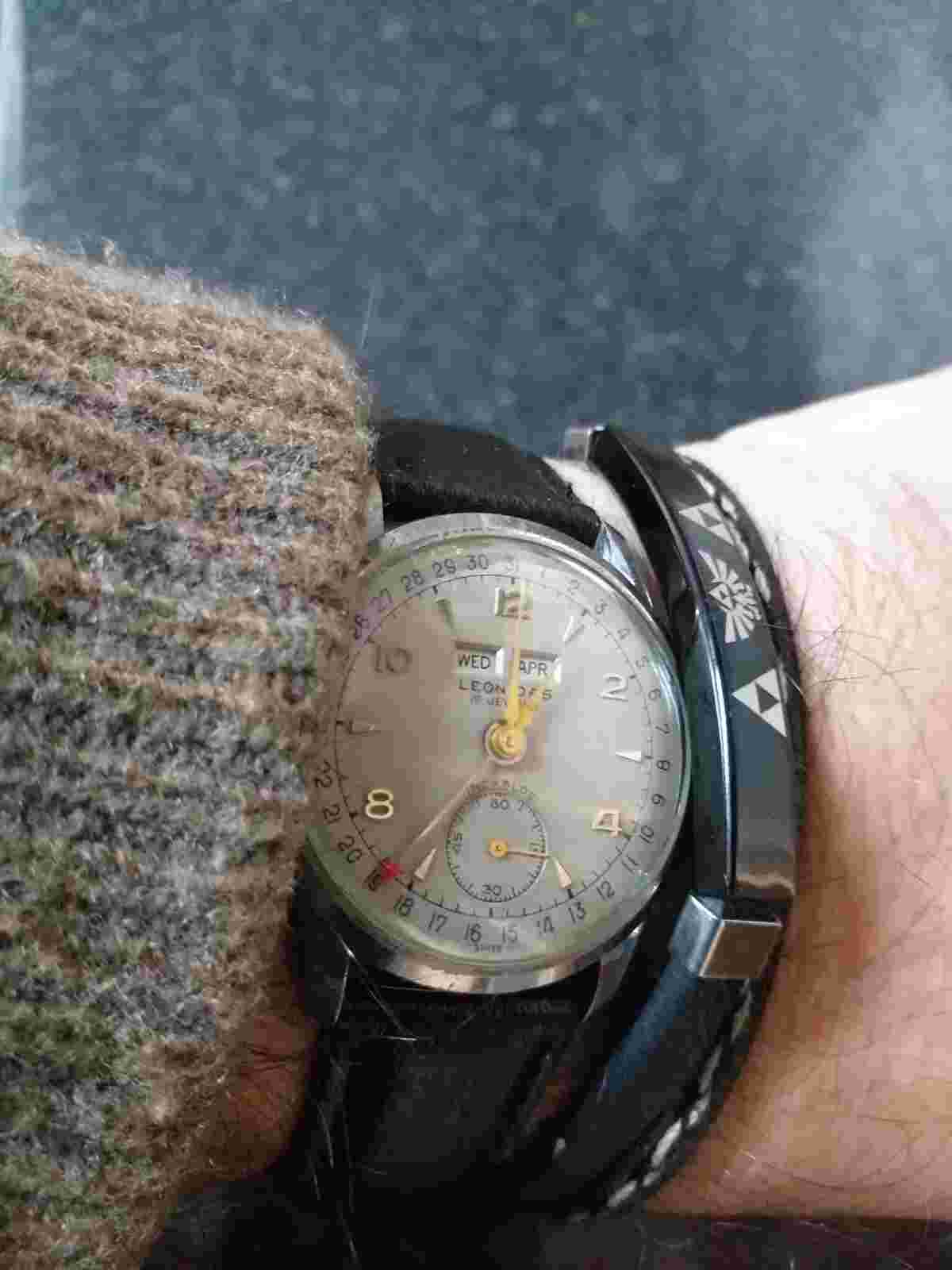 1950'S LEONIDAS TRIPLE  CALENDAR 17 JEWELS SWISS LEVER WRIST WATCH WORKING