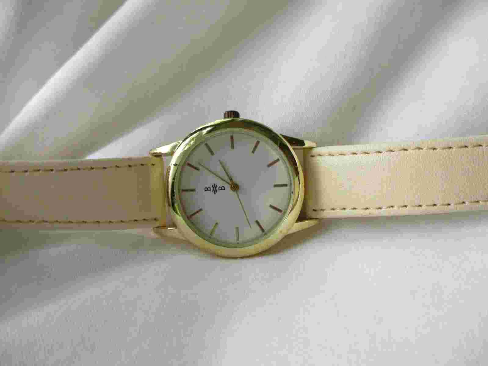 BB Watch Gold Toned White Round Face Cream Buckle Band Elegant WORKING!