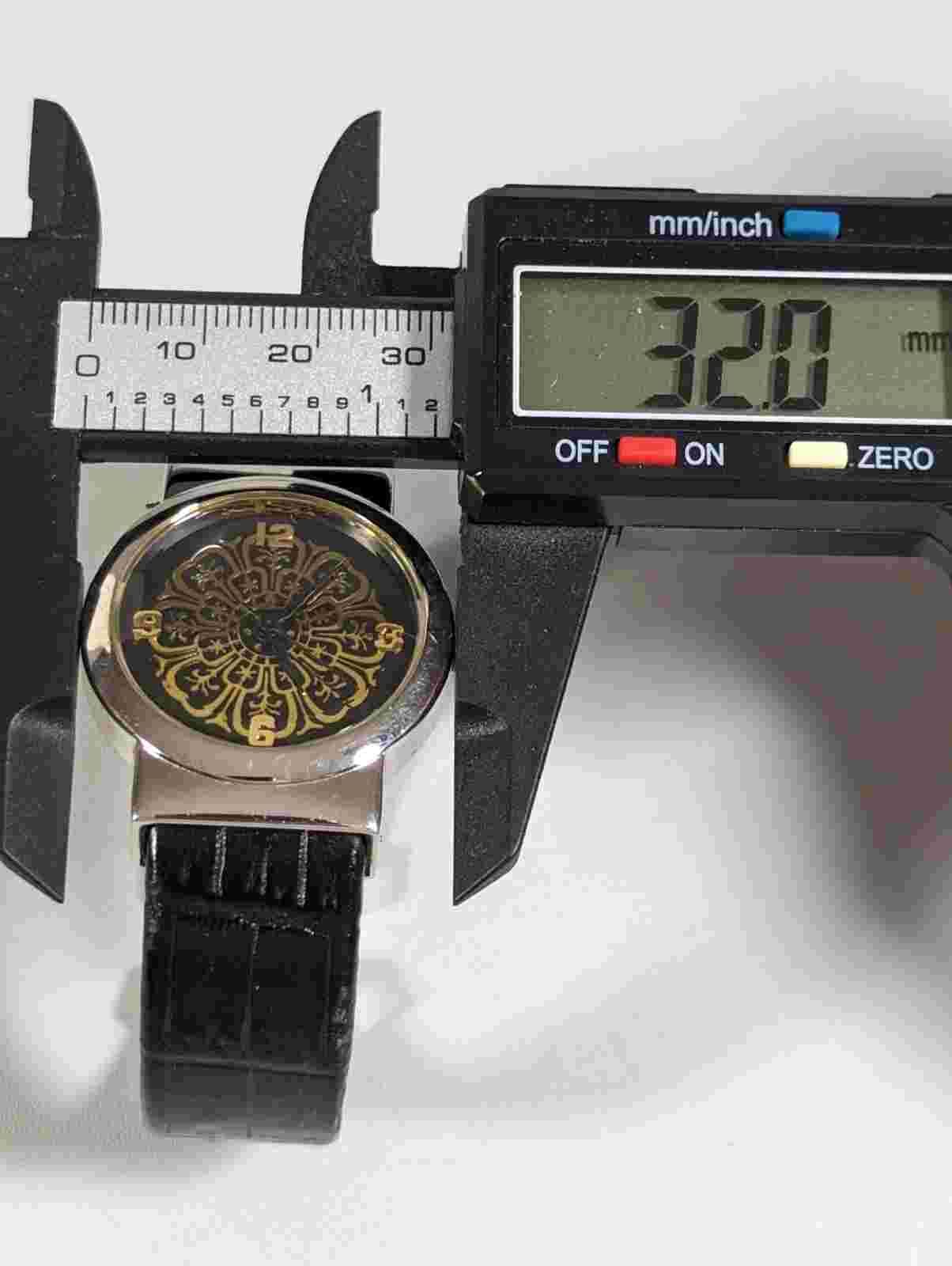 Chico's Raised Prism Crystal Round Silver Tone Case Hinge Band Watch 6.5 Inch