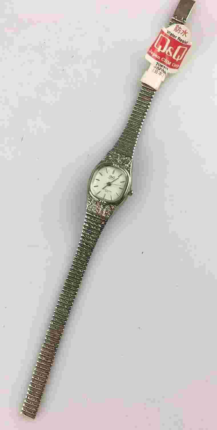 Watch Q&Q Women Steel Quartz 20mm Japan Movement Fashion Closure missing