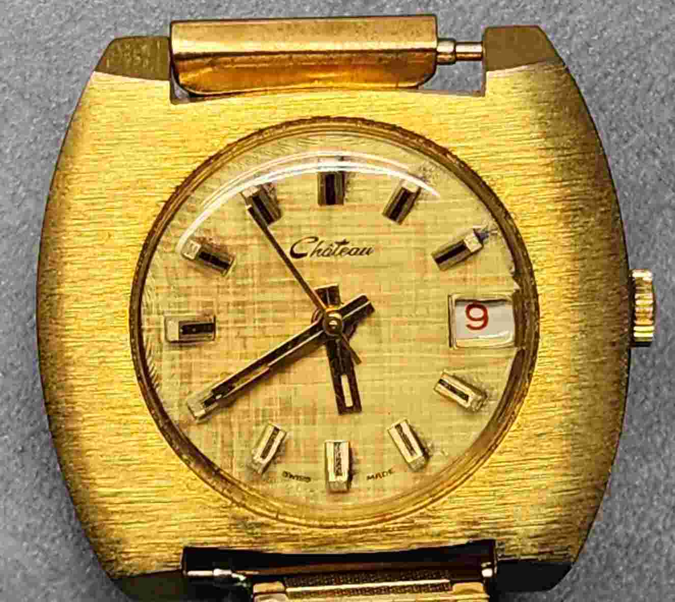VINTAGE SWISS MENS CHATEAU LARGE SQUARE WATCH 3D MARKERS RUNS 1.5" BY 1.5"