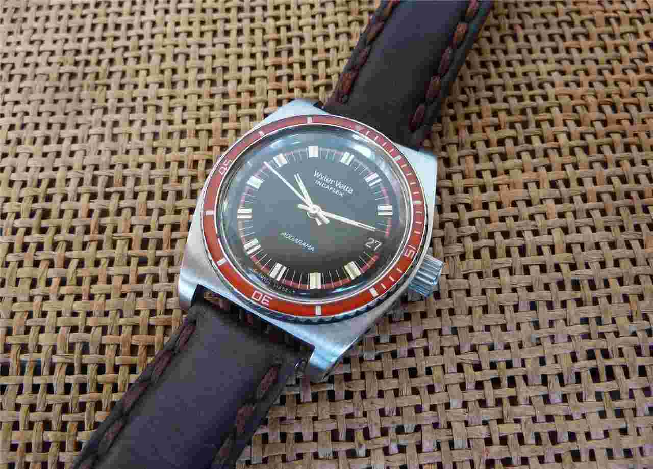 RARE WYLER VETTA AQUARAMA INCAFLEX RED ACRYLIC BEZEL !!!!!